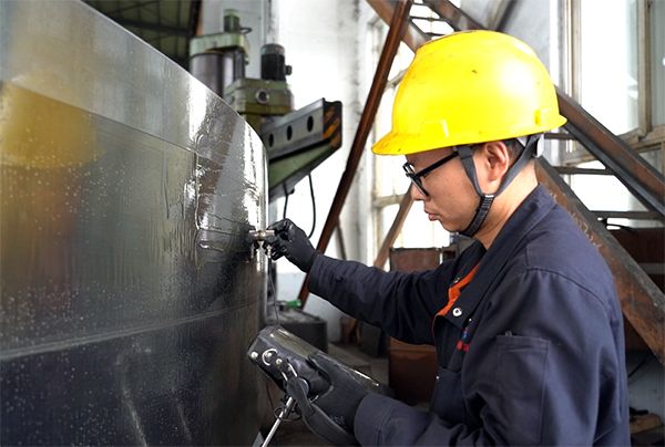 表面處理與后期檢驗：大型鑄造加工廠家對鑄件質量的細節把控