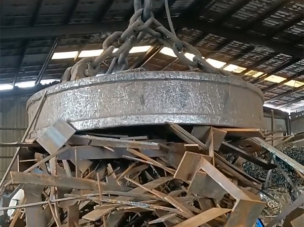 大型鑄造加工廠家用廢鋼生產大型鑄鋼件是如何解決成分不均勻的？