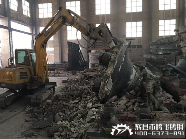 鑄鋼件廠家清砂現場